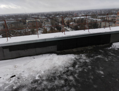Герметизация примыканий и козырьков на парапете на крыше 2-го подъезда - 5